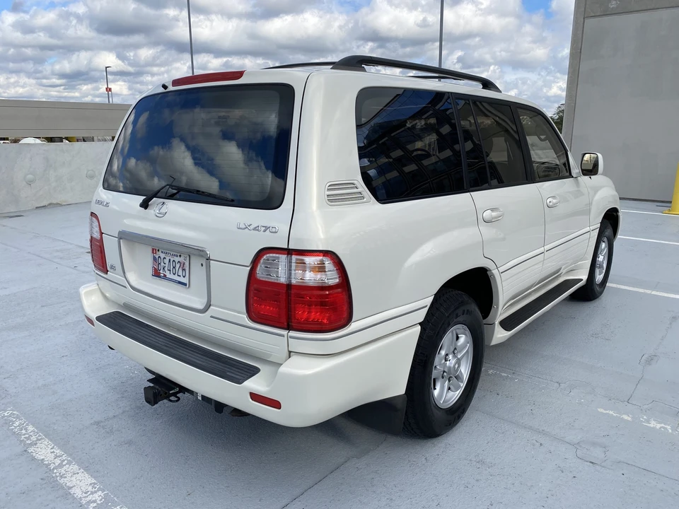 2002 Lexus LX 2nd Gen - Image 15 of 31