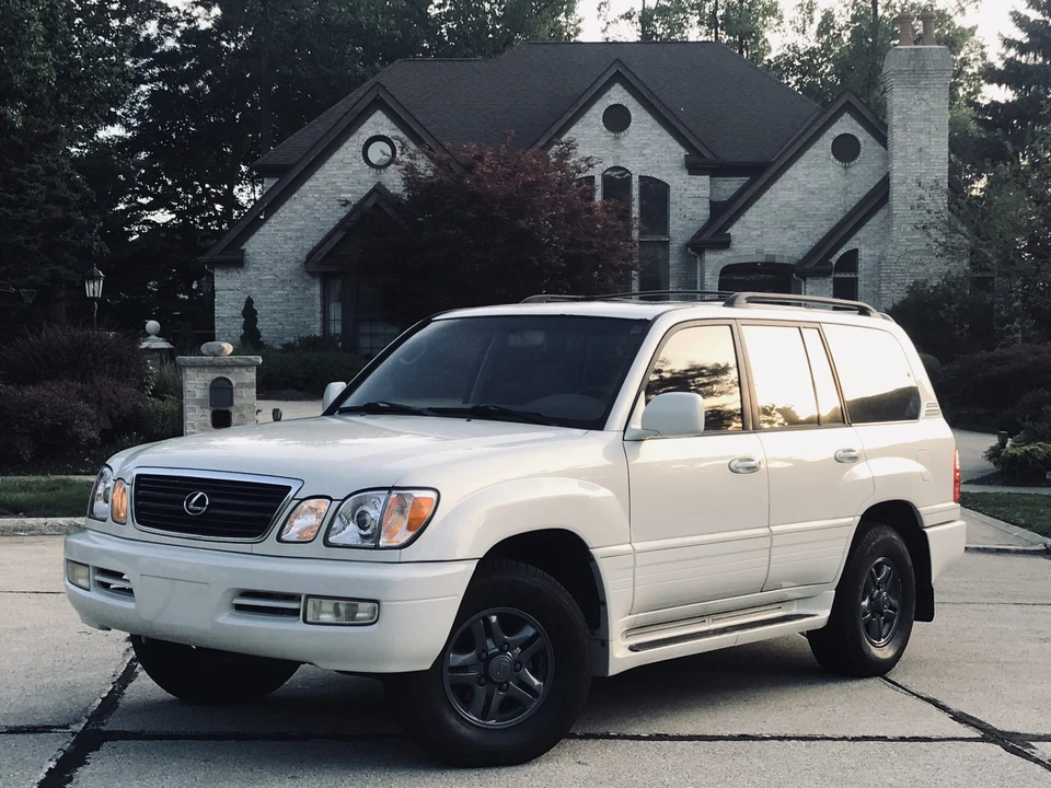 2002 Lexus LX 2nd Gen - Image 5 of 31