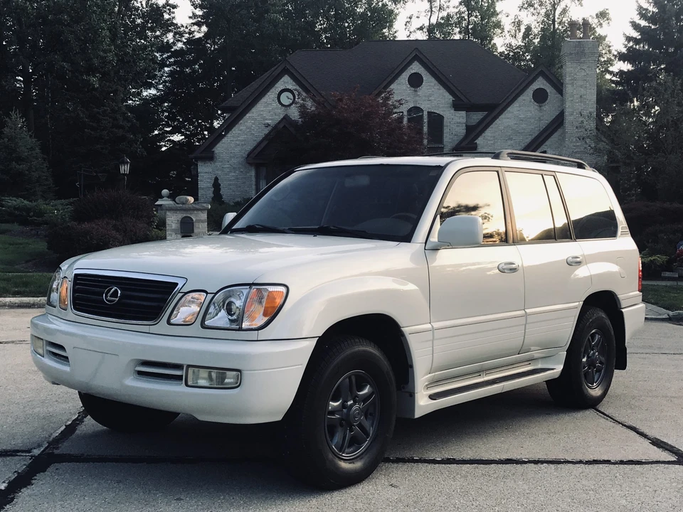 2002 Lexus LX 2nd Gen - Image 4 of 31