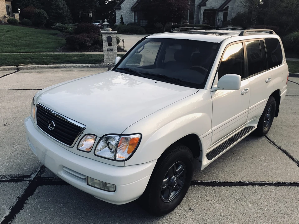 2002 Lexus LX 2nd Gen - Image 3 of 31