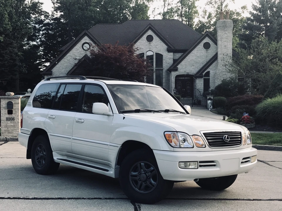 2002 Lexus LX 2nd Gen - Image 11 of 31