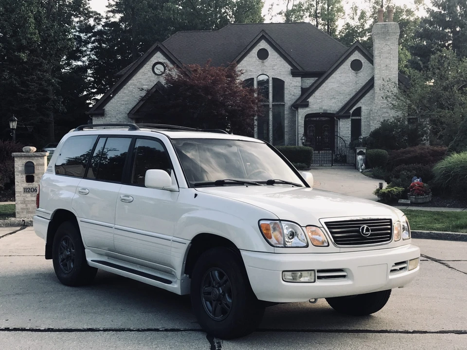 2002 Lexus LX 2nd Gen - Image 10 of 31
