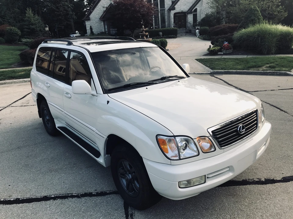 2002 Lexus LX 2nd Gen - Image 9 of 31
