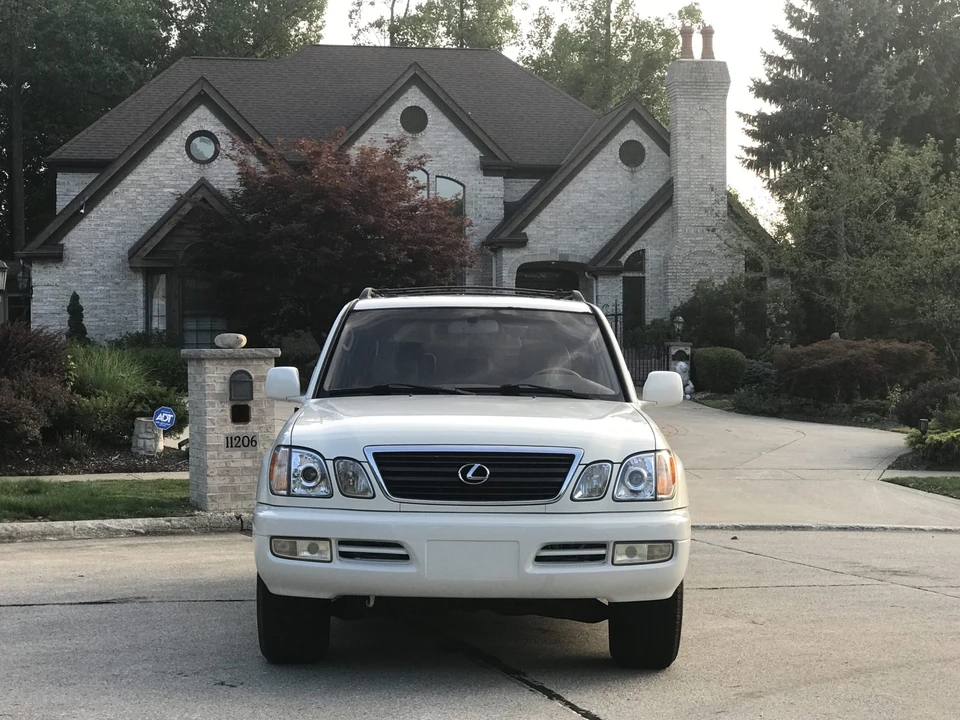 2002 Lexus LX 2nd Gen - Image 8 of 31
