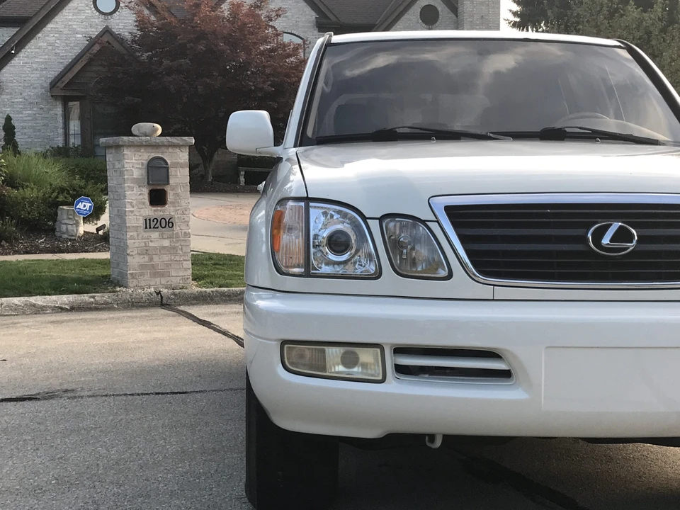 2002 Lexus LX 2nd Gen - Image 27 of 31