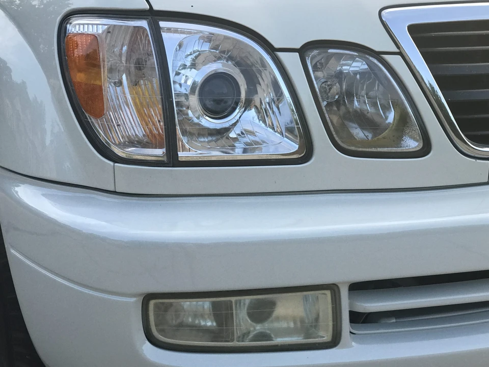 2002 Lexus LX 2nd Gen - Image 28 of 31