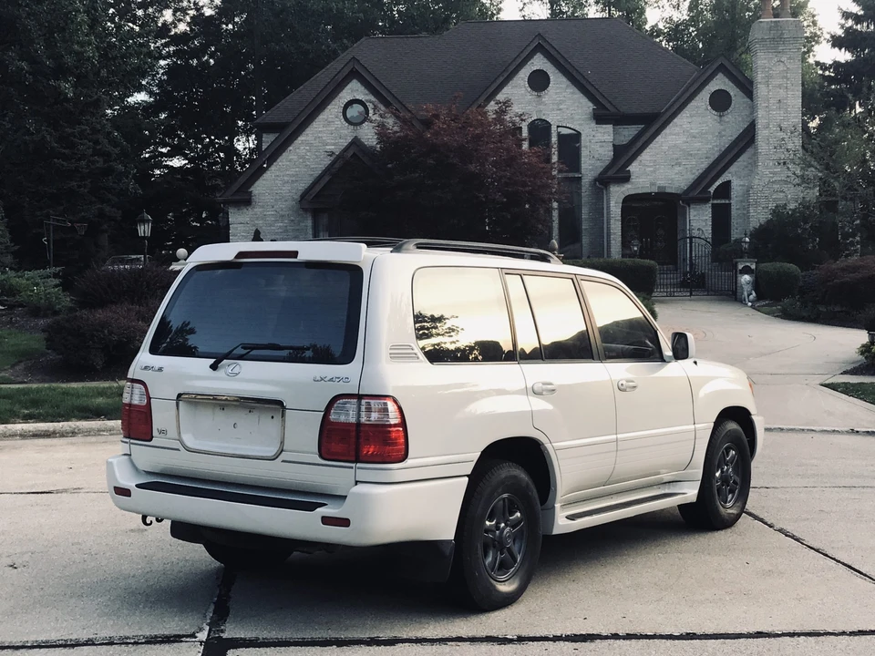 2002 Lexus LX 2nd Gen - Image 13 of 31