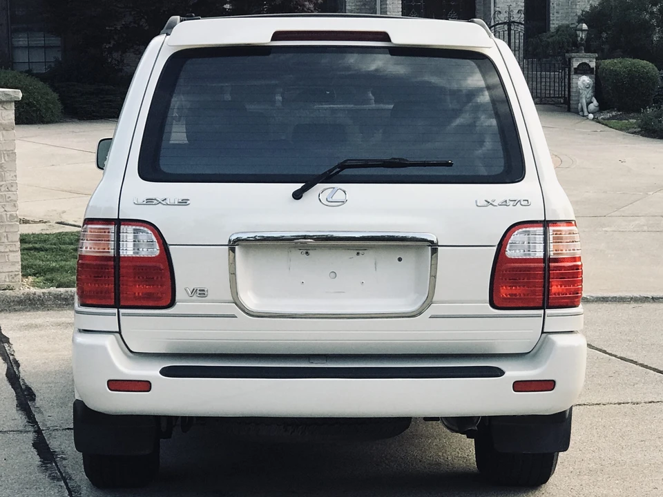 2002 Lexus LX 2nd Gen - Image 15 of 31