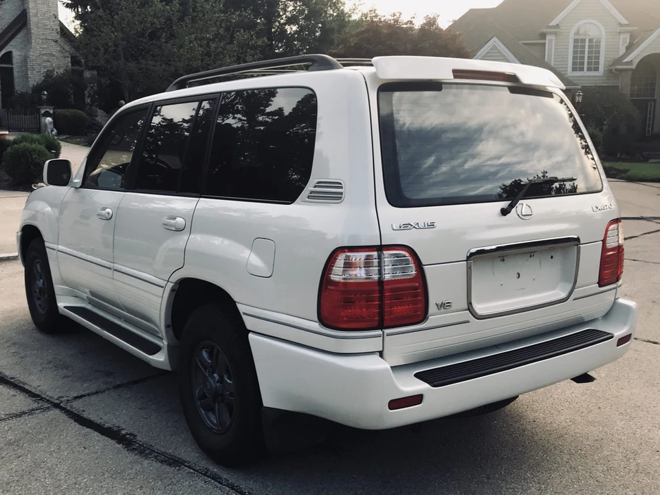2002 Lexus LX 2nd Gen - Image 18 of 31