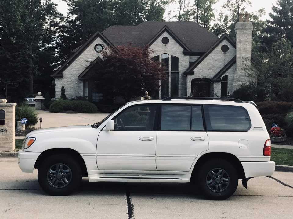 2002 Lexus LX 2nd Gen - Image 2 of 31