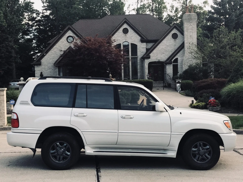 2002 Lexus LX 2nd Gen - Image 12 of 31