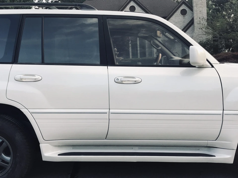 2002 Lexus LX 2nd Gen - Image 23 of 31