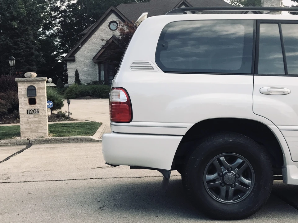 2002 Lexus LX 2nd Gen - Image 22 of 31