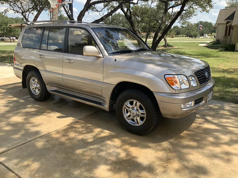 2002 Lexus LX 2nd Gen - Image 13 of 31