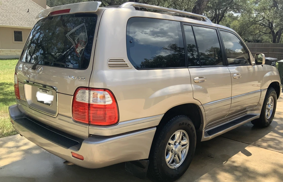 2002 Lexus LX 2nd Gen - Image 23 of 31