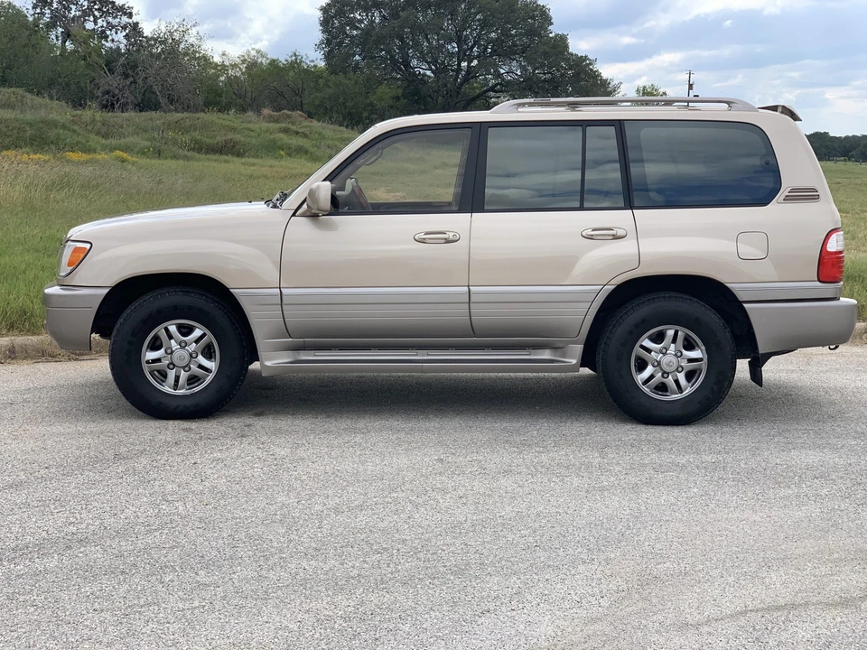 2002 Lexus LX 2nd Gen - Image 5 of 31