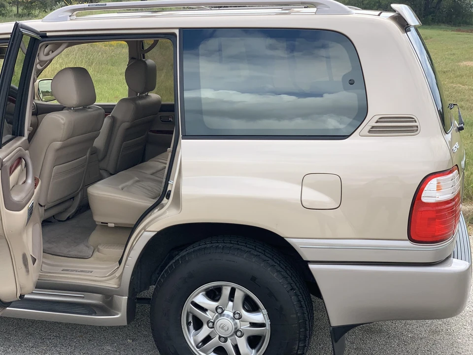 2002 Lexus LX 2nd Gen - Image 19 of 31