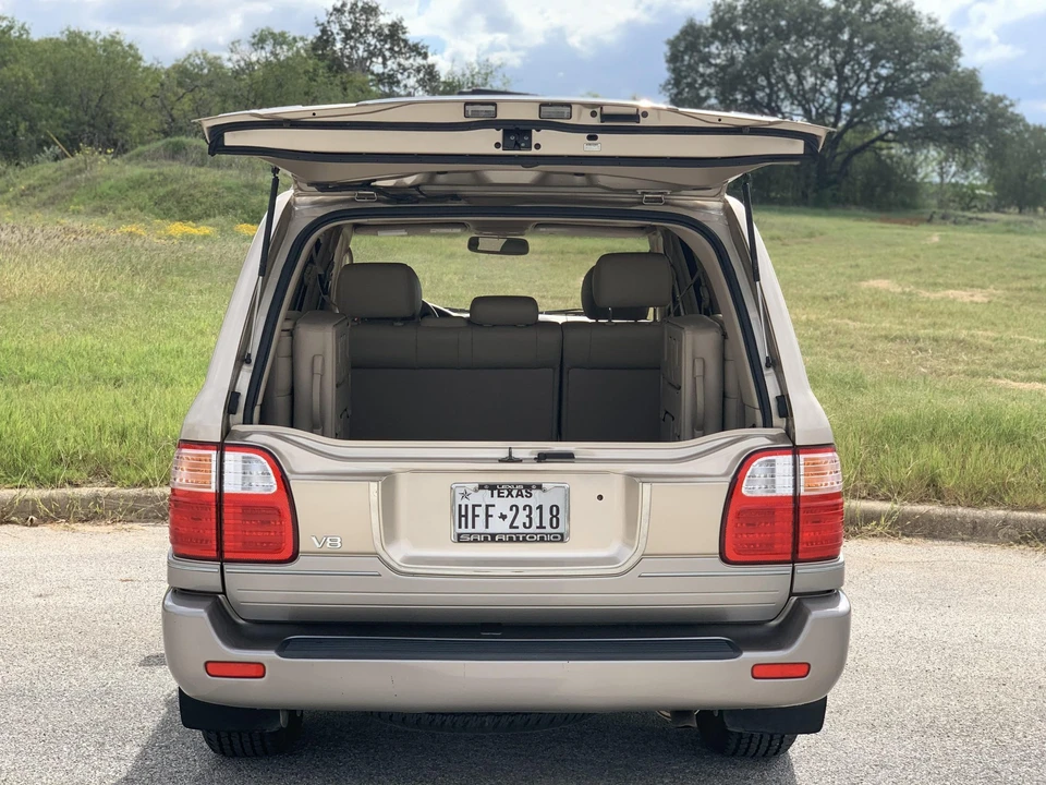 2002 Lexus LX 2nd Gen - Image 9 of 31