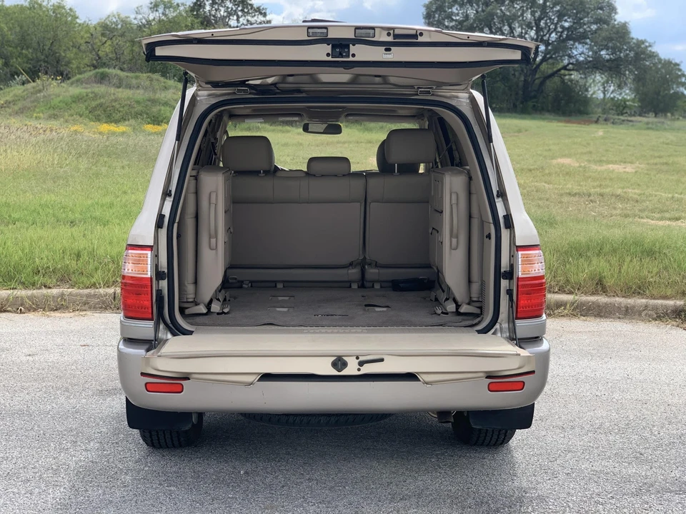 2002 Lexus LX 2nd Gen - Image 10 of 31
