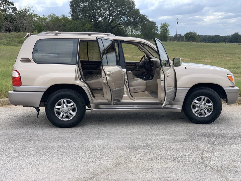 2002 Lexus LX 2nd Gen - Image 12 of 31