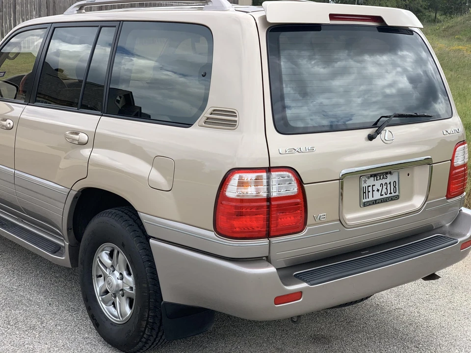 2002 Lexus LX 2nd Gen - Image 20 of 31