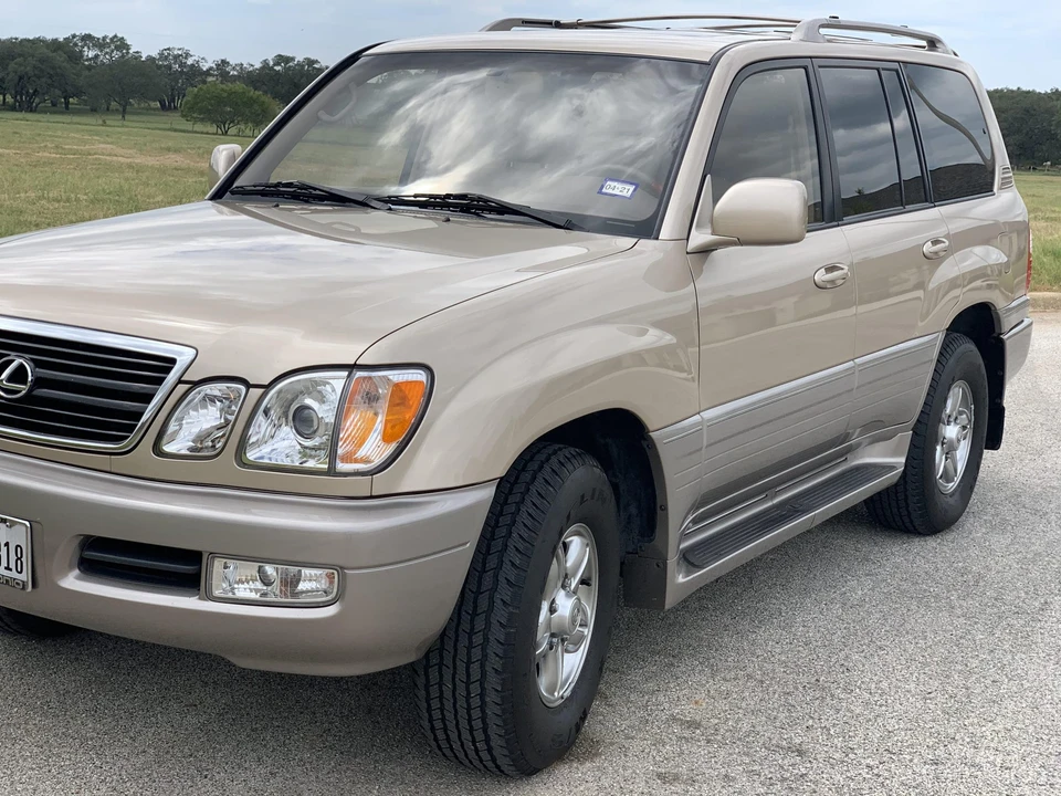 2002 Lexus LX 2nd Gen - Image 17 of 31
