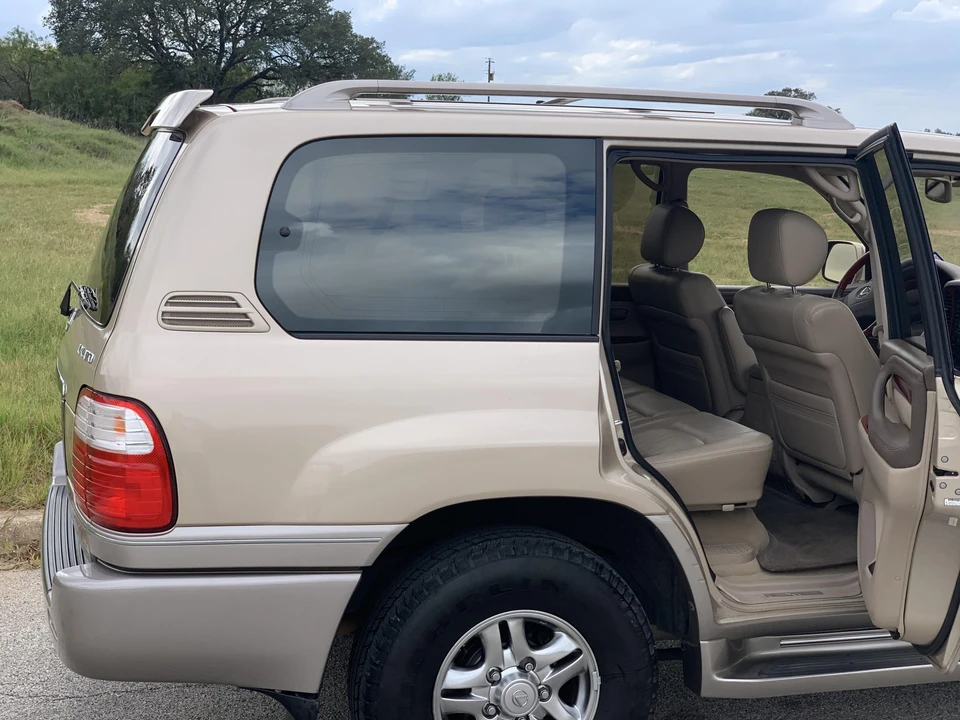 2002 Lexus LX 2nd Gen - Image 25 of 31