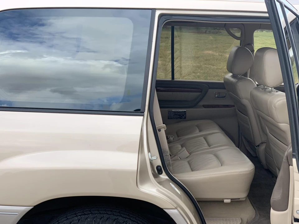 2002 Lexus LX 2nd Gen - Image 27 of 31