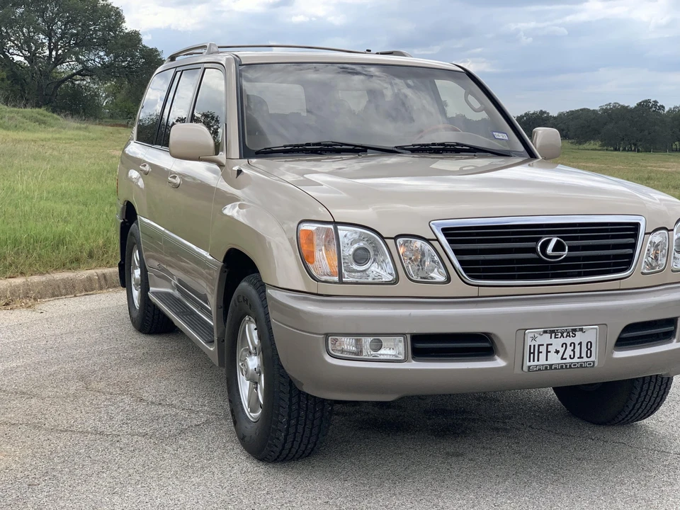 2002 Lexus LX 2nd Gen - Image 15 of 31