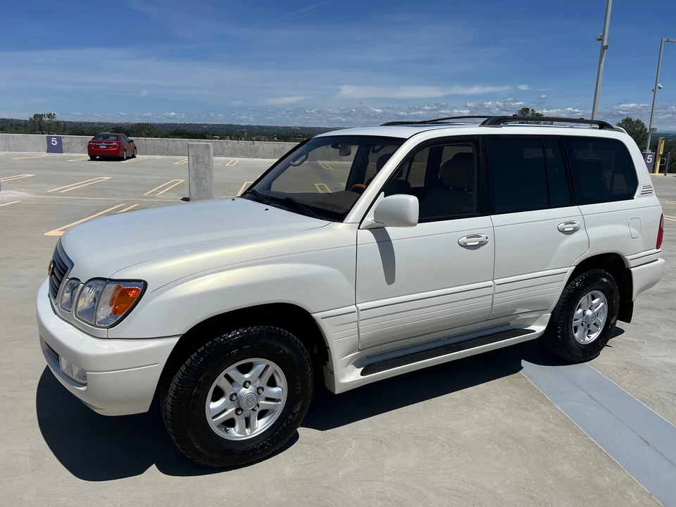 2002 Lexus LX 2nd Gen - Image 7 of 31