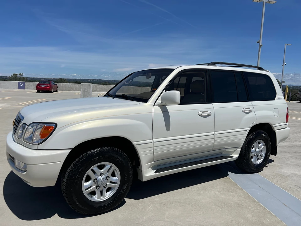 2002 Lexus LX 2nd Gen - Image 8 of 31