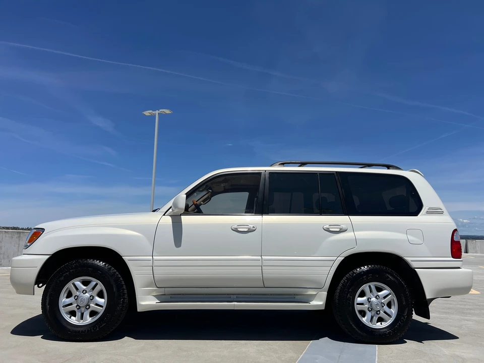 2002 Lexus LX 2nd Gen - Image 11 of 31