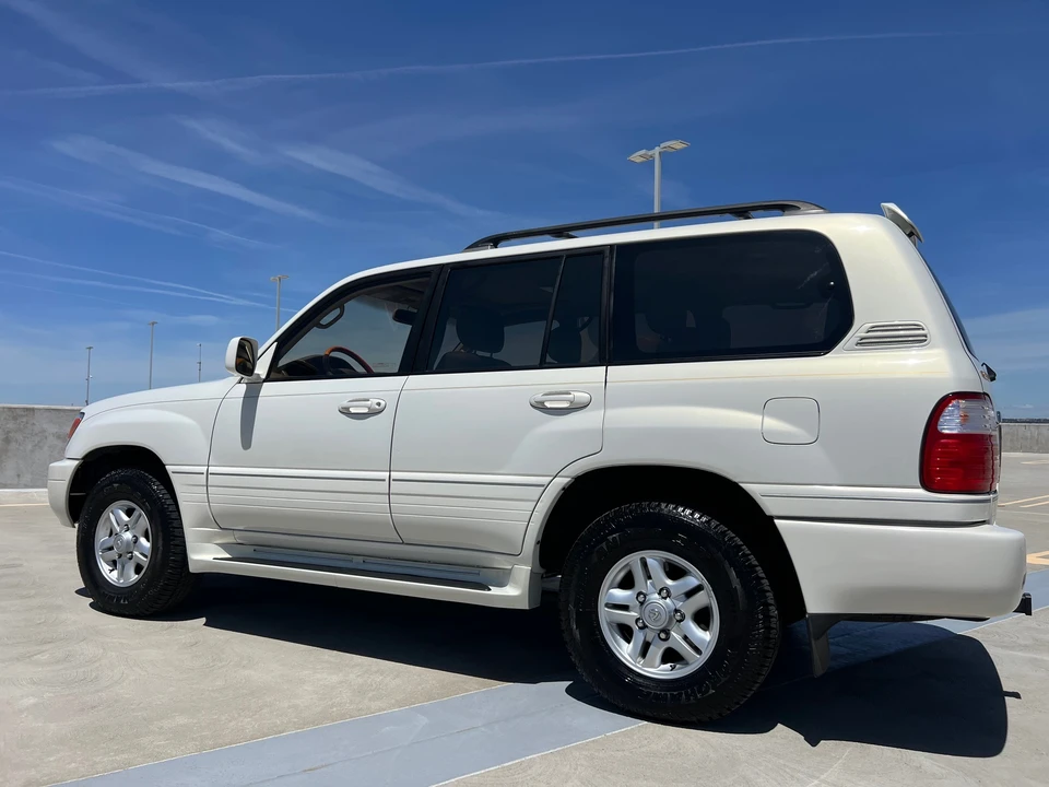 2002 Lexus LX 2nd Gen - Image 15 of 31