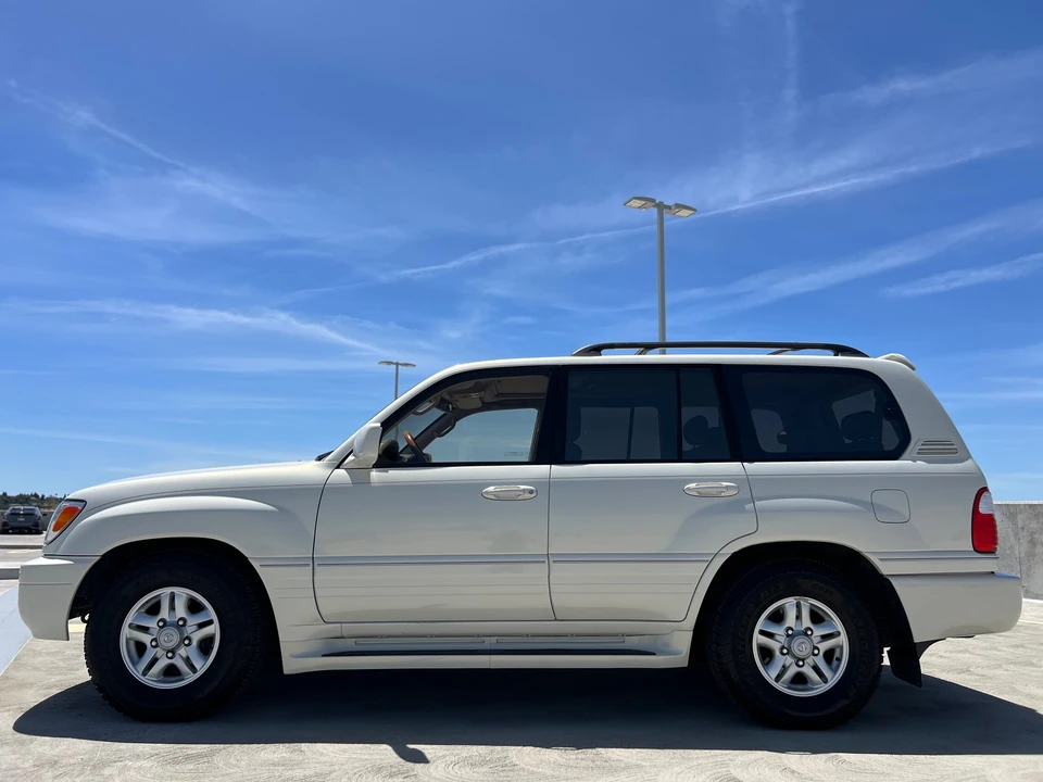 2002 Lexus LX 2nd Gen - Image 14 of 31