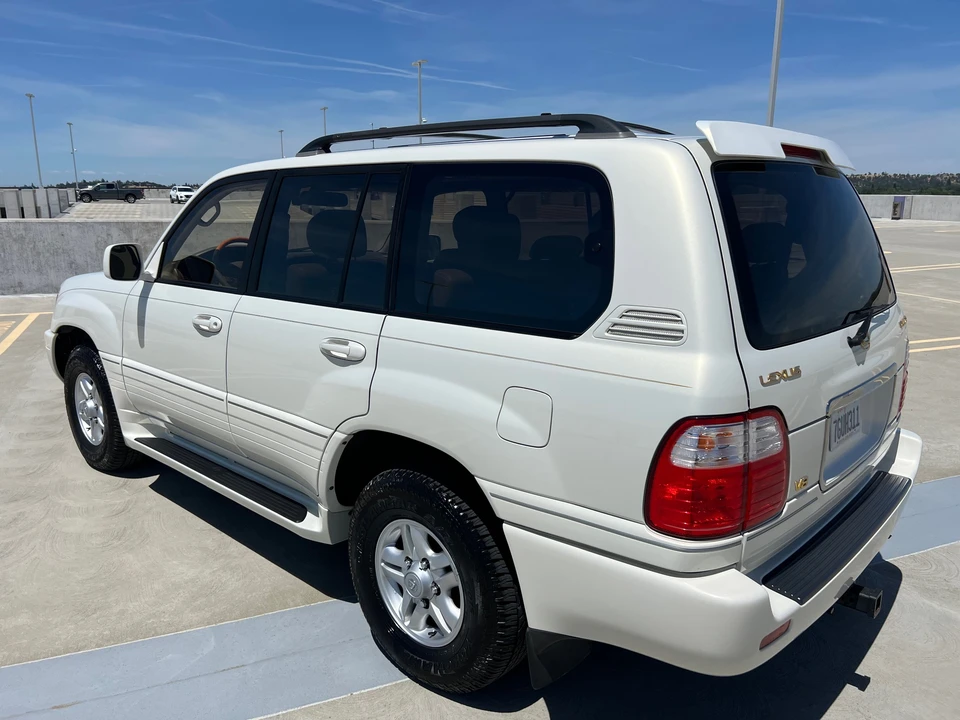 2002 Lexus LX 2nd Gen - Image 19 of 31