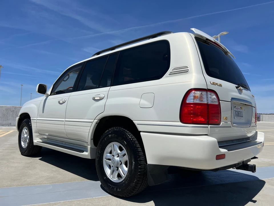 2002 Lexus LX 2nd Gen - Image 20 of 31