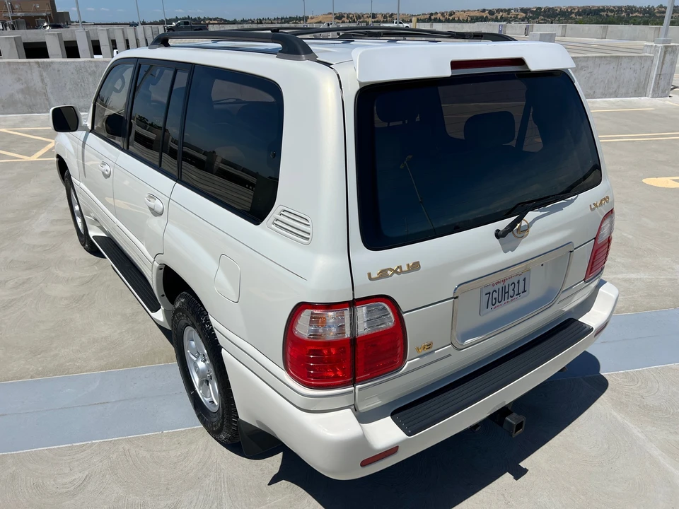 2002 Lexus LX 2nd Gen - Image 21 of 31