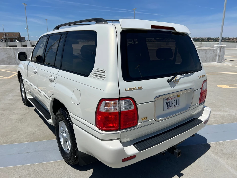 2002 Lexus LX 2nd Gen - Image 22 of 31