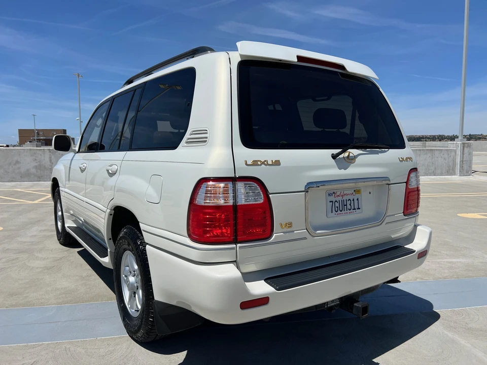 2002 Lexus LX 2nd Gen - Image 23 of 31