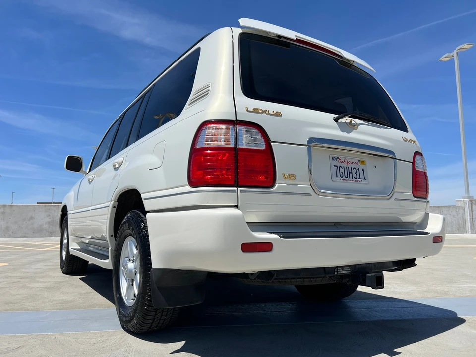 2002 Lexus LX 2nd Gen - Image 24 of 31