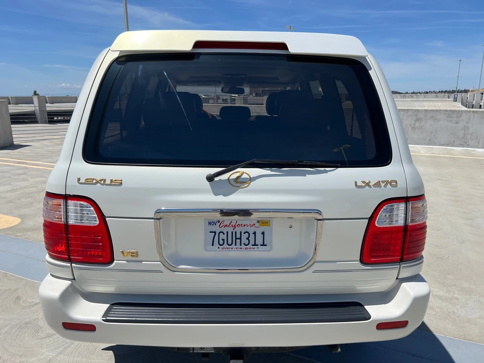 2002 Lexus LX 2nd Gen - Image 26 of 31