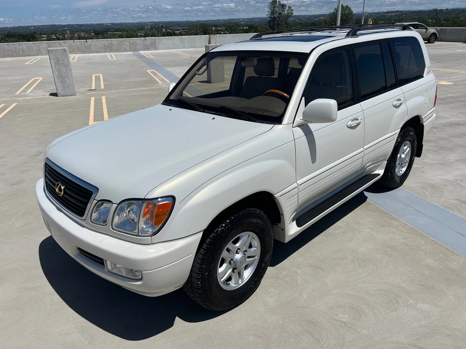 2002 Lexus LX 2nd Gen - Image 2 of 31