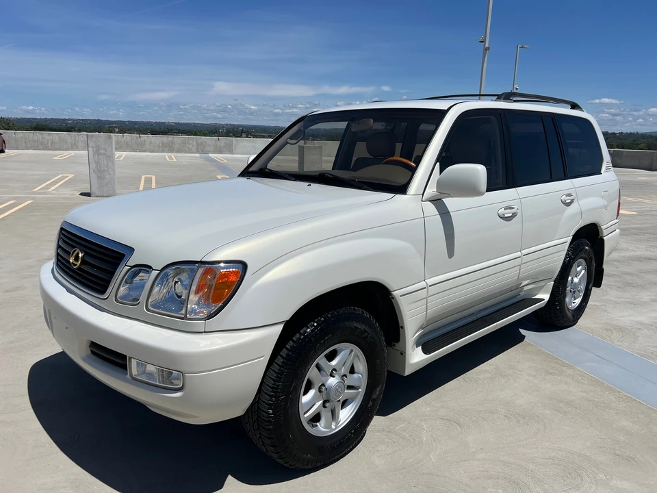 2002 Lexus LX 2nd Gen - Image 4 of 31
