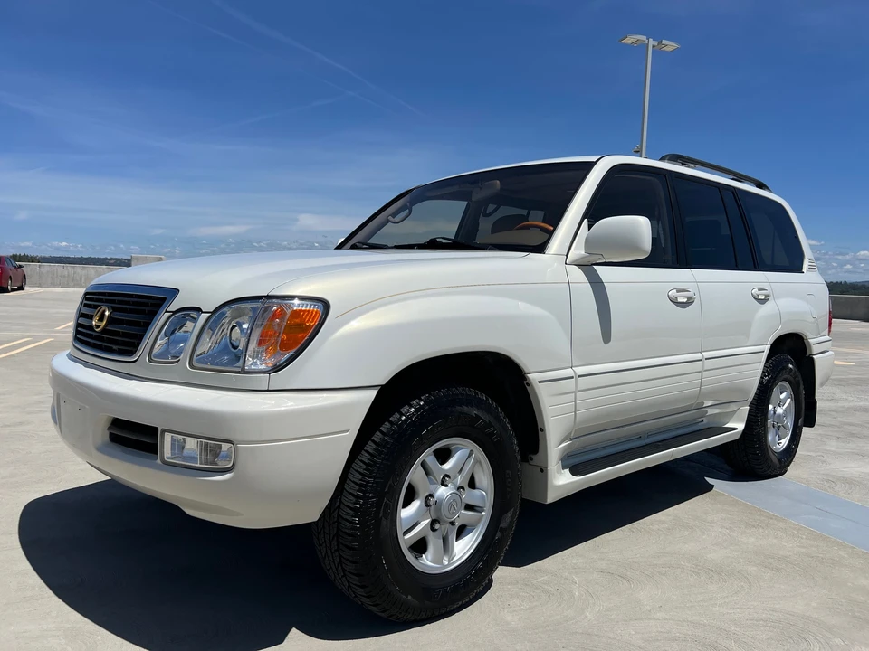 2002 Lexus LX 2nd Gen - Image 5 of 31