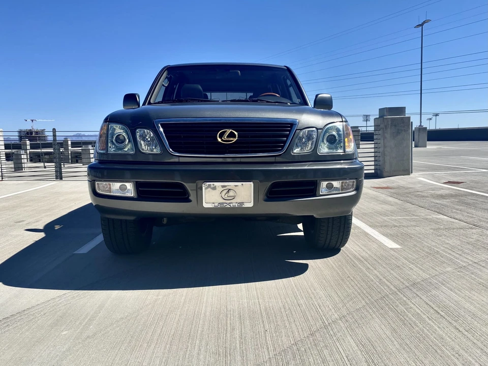 2002 Lexus LX 2nd Gen - Image 27 of 31