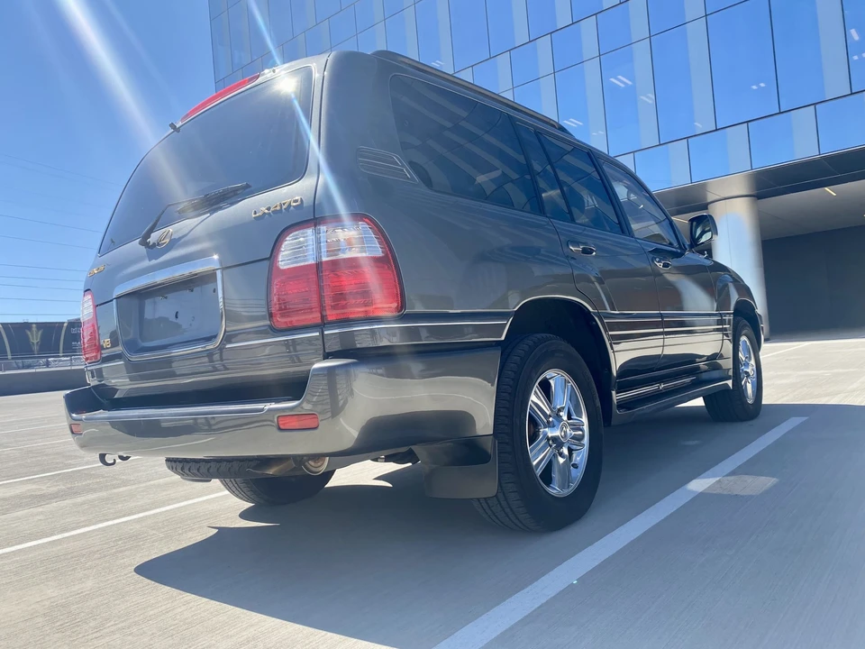 2002 Lexus LX 2nd Gen - Image 15 of 31