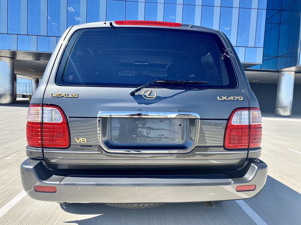2002 Lexus LX 2nd Gen - Image 12 of 31