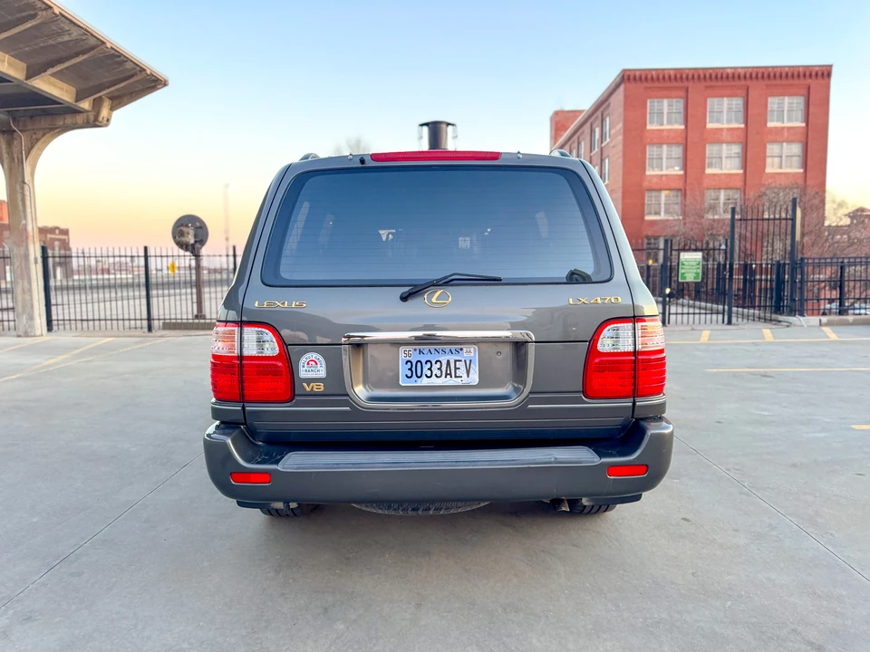 2002 Lexus LX 2nd Gen - Image 15 of 31