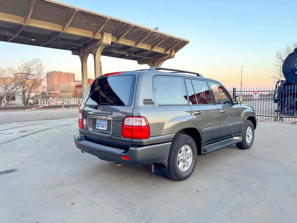 2002 Lexus LX 2nd Gen - Image 12 of 31
