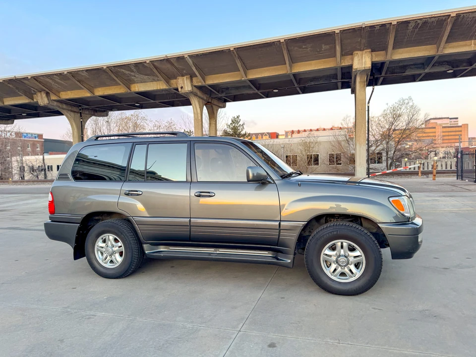 2002 Lexus LX 2nd Gen - Image 10 of 31